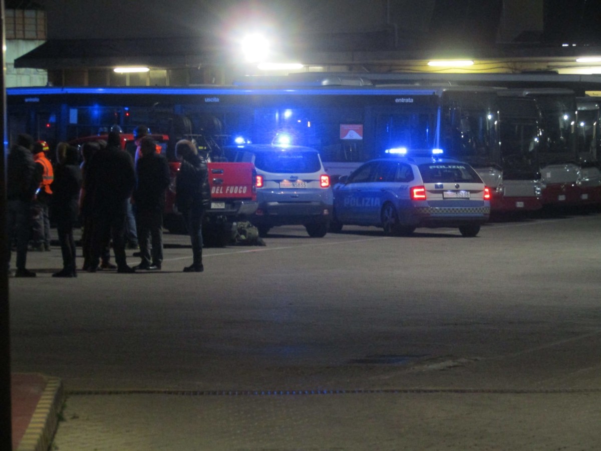 Tragedia a Savona: muore un uomo al deposito della Tpl Tragedia a Savona: muore un uomo al deposito della Tpl