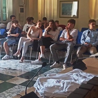 Cartelli stradali per disabili: a Ceriale un progetto-guida con gli studenti del "Ferraris-Pancaldo" Cartelli stradali per disabili: a Ceriale un progetto-guida con gli studenti del "Ferraris-Pancaldo"