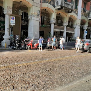 Savona, moto sbatte contro auto in via Paleocapa: codice giallo al San Paolo (FOTO)