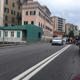 Savona, incidente auto-moto nei pressi della Torretta: un codice giallo al San Paolo