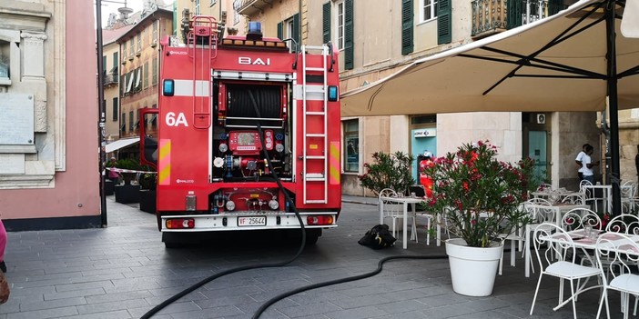 Finale, in fiamme la cucina di un noto ristorante del centro (FOTO e VIDEO) Finale, in fiamme la cucina di un noto ristorante del centro (FOTO e VIDEO)