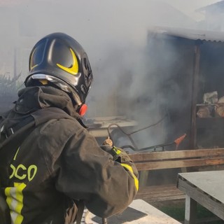 Cairo, in fiamme un ricovero attrezzi nella zona degli orti (VIDEO) Cairo, in fiamme un ricovero attrezzi nella zona degli orti (VIDEO)