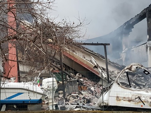 Dopo l'incendio cisterne d'acqua a Ortovero per fronteggiare l'emergenza idrica Dopo l'incendio cisterne d'acqua a Ortovero per fronteggiare l'emergenza idrica