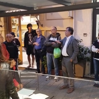 A Savona torna l'urbanistica tattica, il sindaco Russo incontra i cittadini di Villapiana in piazza Brennero A Savona torna l'urbanistica tattica, il sindaco Russo incontra i cittadini di Villapiana in piazza Brennero