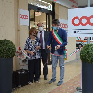 Albissola Marina, giù i veli sulla nuova Coop di piazza Lombardia (FOTO)