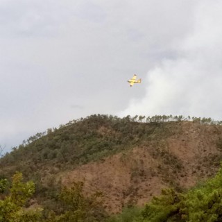 Incendio boschivo tra Sassello e Pareto: continua l'azione dei mezzi aerei