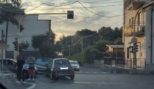 Ceriale, scontro tra auto in via Romana (FOTO) Ceriale, scontro tra auto in via Romana (FOTO)