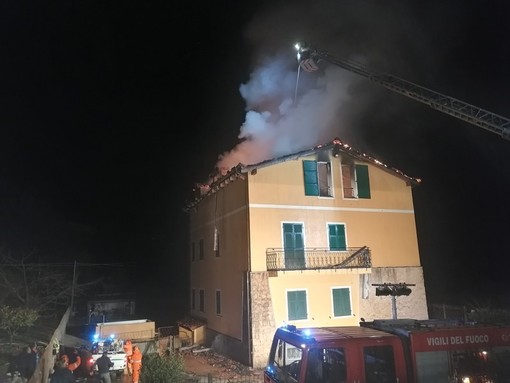 Feglino, per la famiglia rimasta senza casa dopo l'incendio una raccolta fondi