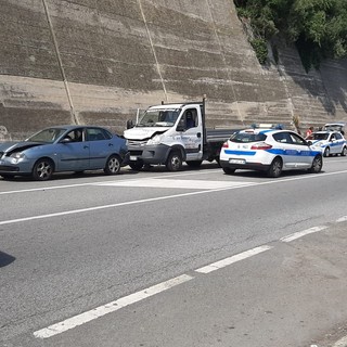 Incidente sull'Aurelia tra Savona e Albisola: coinvolto un camion e quattro autovetture