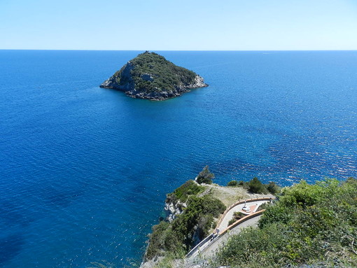 Bergeggi: escursione a Punta Predani e alla Grotta Marina Bergeggi: escursione a Punta Predani e alla Grotta Marina
