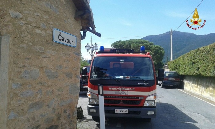 Albenga, incendio abitazione a Campochiesa: quattro persone intossicate Albenga, incendio abitazione a Campochiesa: quattro persone intossicate