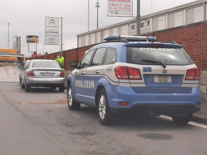 Savona, tamponamento tra due auto in via Stalingrado: due persone in codice giallo