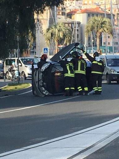 Incidente in via Pietro Giuria a Savona (FOTO)