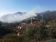 Incendio boschivo ad Orco Feglino: continua l'azione dei mezzi aerei (FOTO e VIDEO)