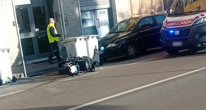 Scontro tra auto e moto a Savona: un ferito al San Paolo