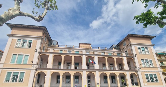 Loano, da una chat l'invito alla protesta davanti al Falcone: il preside mette in guardia dai rischi, allertate le forze dell'ordine
