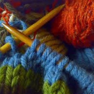 Altare, spazio all'unicinetto e al ricamo con il Knit Cafe'