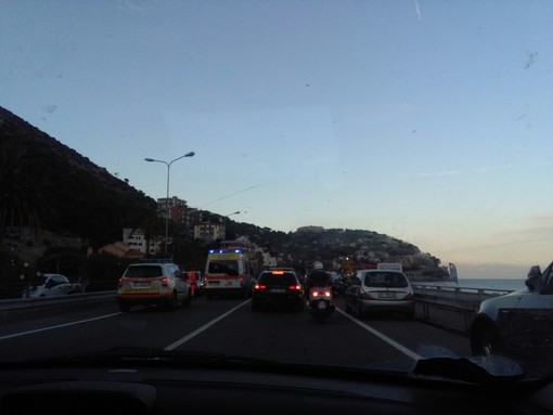 Spotorno, scontro frontale tra moto sulla via Aurelia Spotorno, scontro frontale tra moto sulla via Aurelia