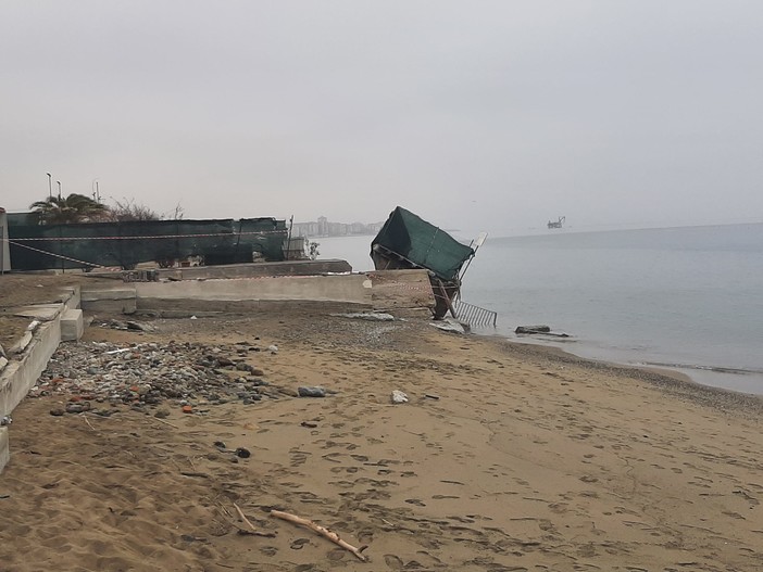 Savona, balneari in ginocchio dopo la mareggiata: "Chiediamo un tavolo tecnico, ripascimenti fondamentali" (FOTO E VIDEO)