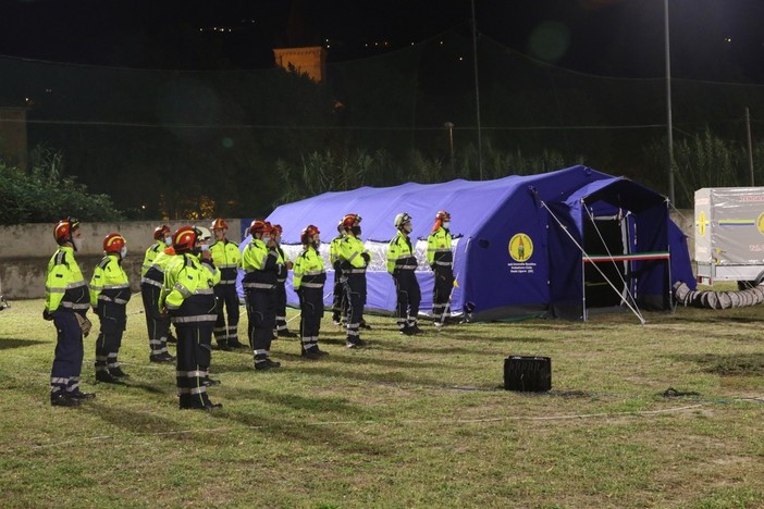 Una nuova tenda per le emergenze amplia il parco strumentazioni dell'AIB Protezione Civile di Finale (FOTO)