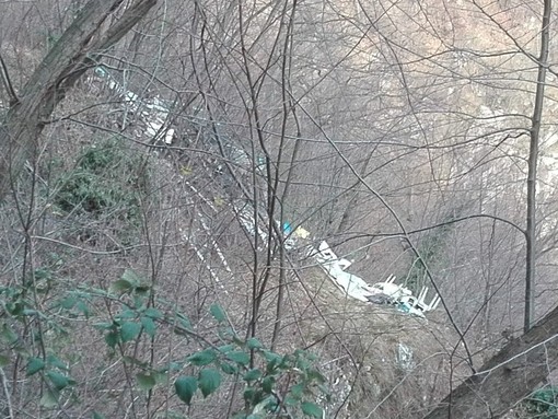 Toirano, abbandona rifiuti nella zona speciale di conservazione di Monte Ravinet-Rocca Barbena: denunciato un muratore