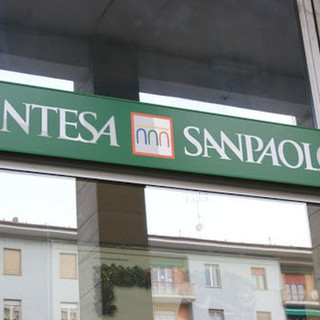 Coronavirus, da oggi chiudono le filiali di Intesa Sanpaolo: riceveranno solo su appuntamento