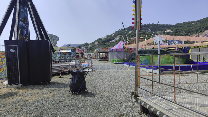 Tragedia al Luna Park di Spotorno, grido d'allarme dei giostrai. L'avvocato: "Non capiscono perchè debba essere mantenuto il sequestro, sono disperati" Tragedia al Luna Park di Spotorno, grido d'allarme dei giostrai. L'avvocato: "Non capiscono perchè debba essere mantenuto il sequestro, sono disperati"
