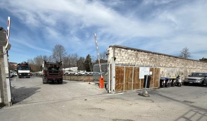 Centro rifiuti Sat e campo sportivo ad Albenga, la minoranza: “Ingressi separati per il centro di raccolta e lo stadio” Centro rifiuti Sat e campo sportivo ad Albenga, la minoranza: “Ingressi separati per il centro di raccolta e lo stadio”