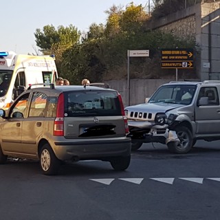 Incidente a Villanova d'Albenga nei pressi del Mercatone Uno: tre codici gialli al Santa Corona (FOTO e VIDEO)