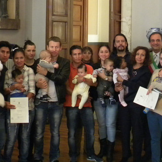 Savona, consegnata la cittadinanza onoraria "Ius soli" ai bimbi stranieri Savona, consegnata la cittadinanza onoraria "Ius soli" ai bimbi stranieri