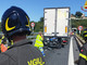 Schianto sulla A10 tra Borghetto e Pietra: sbalzati dalla moto dopo l'impatto con un camion, in due in codice rosso