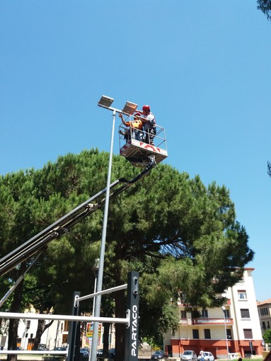 Nuova illuminazione per l'area sportiva di piazza Europa ad Albenga