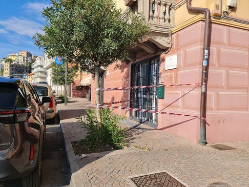 Perde il controllo dell'auto e si schianta contro diversi mezzi sull'Aurelia: incidente ad Albissola Perde il controllo dell'auto e si schianta contro diversi mezzi sull'Aurelia: incidente ad Albissola