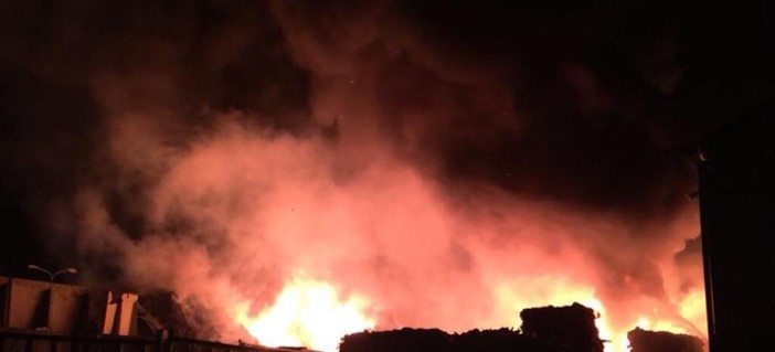 Incendio Cairo, Melis (M5S): "Subito rilevamenti su aria e suolo, poi ricercare le cause" Incendio Cairo, Melis (M5S): "Subito rilevamenti su aria e suolo, poi ricercare le cause"