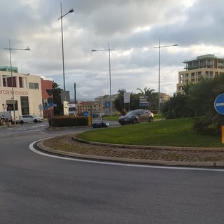 Incidente tra auto e scooter a Savona: un codice giallo al San Paolo (FOTO)