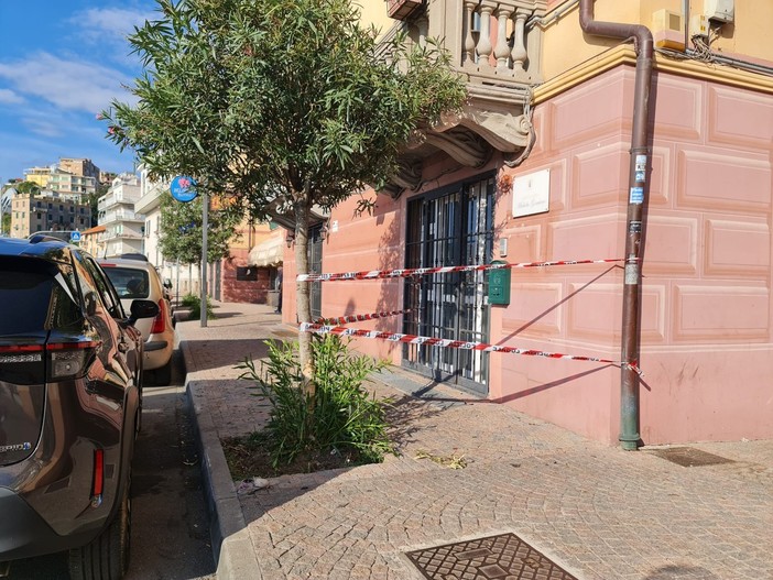 Perde il controllo dell'auto e si schianta contro diversi mezzi sull'Aurelia: incidente ad Albissola