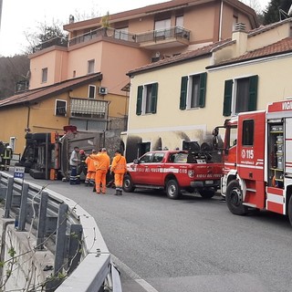 Tir ribaltato sul Cadibona, Noi per Savona: "Con il blocco delle Funivie indispensabile l'utilizzo della ferrovia" Tir ribaltato sul Cadibona, Noi per Savona: "Con il blocco delle Funivie indispensabile l'utilizzo della ferrovia"