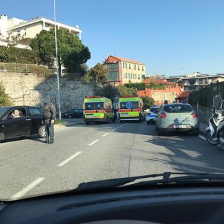 Savona: auto contro scooter nei pressi dell'Ospedale, un codice giallo