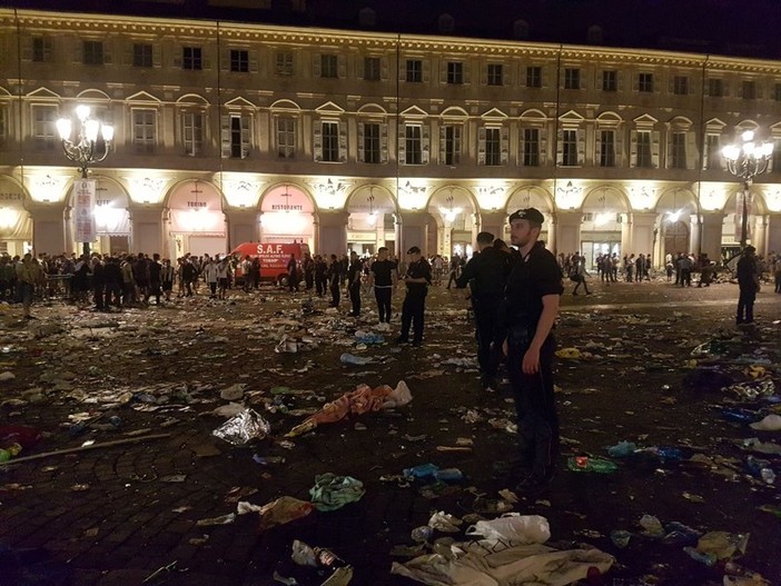 La testimonianza di Emanuele e Federico Boveri che si trovavano in Piazza San Carlo a Torino quando il caos ha reso la festa un incubo La testimonianza di Emanuele e Federico Boveri che si trovavano in Piazza San Carlo a Torino quando il caos ha reso la festa un incubo