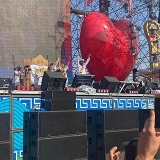 Unite nell'amore sul palco del Jova Beach Party: le genovesi Silvia e Sara coronano il loro sogno Unite nell'amore sul palco del Jova Beach Party: le genovesi Silvia e Sara coronano il loro sogno