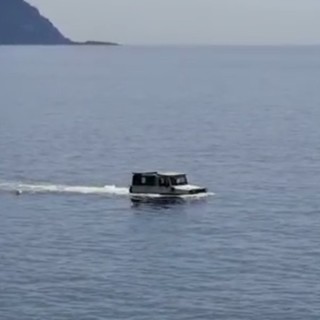 L'incredibile &quot;avvistamento&quot;: Jeep d'acqua nel Mar Ligure (VIDEO)