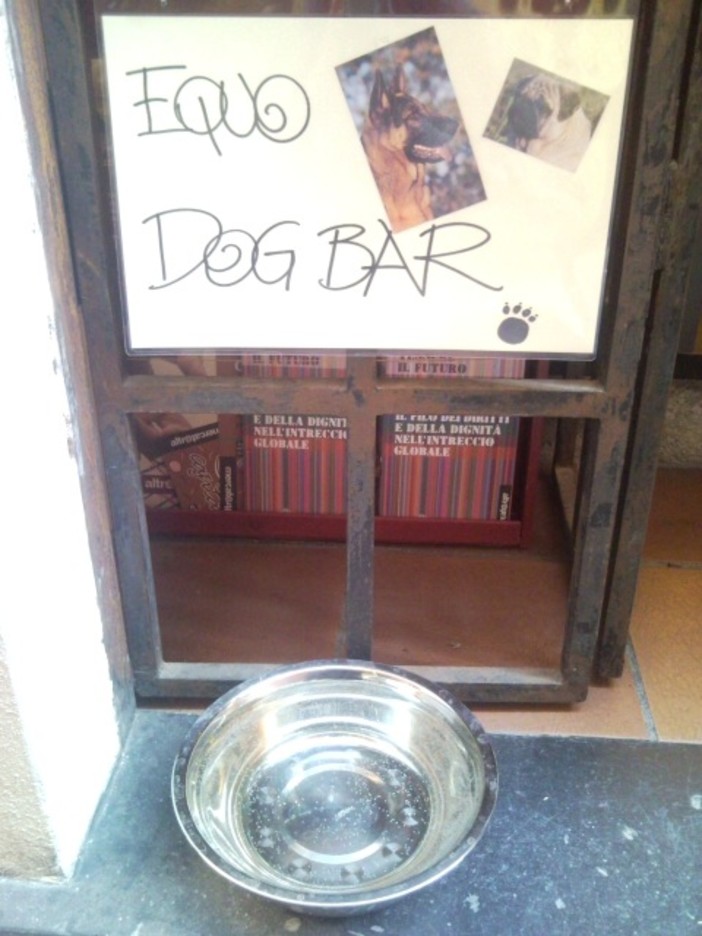 Equo-solidale con "dog bar" nel centro storico di Albenga Equo-solidale con "dog bar" nel centro storico di Albenga