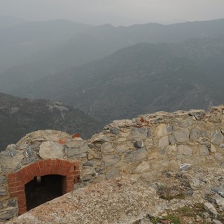 Escursione ai forti di Rocca Livernà