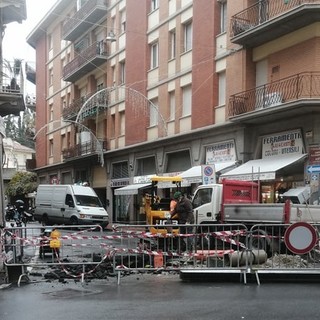 Finale, proseguono i lavori all'imbocco di via Brunenghi: disagi per tutta la giornata