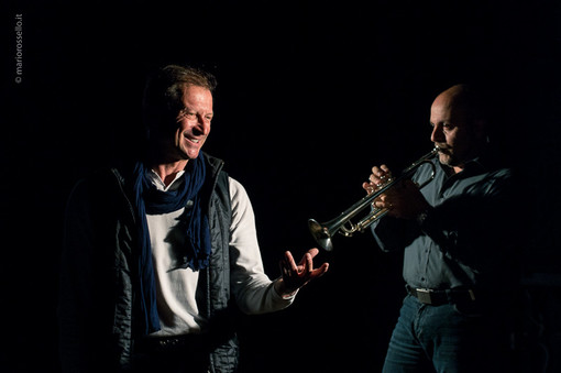 Albenga, lunedì all'Ambra arriva "L'uomo che non attraversava la strada"