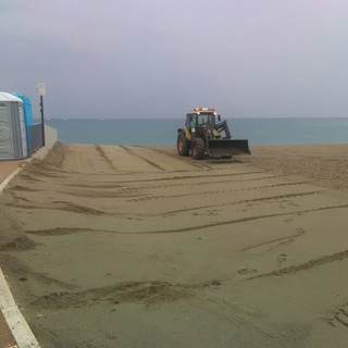 Savona si prepara alla stagione estiva: ripascimento, pulizia arenile e attivazione docce Savona si prepara alla stagione estiva: ripascimento, pulizia arenile e attivazione docce