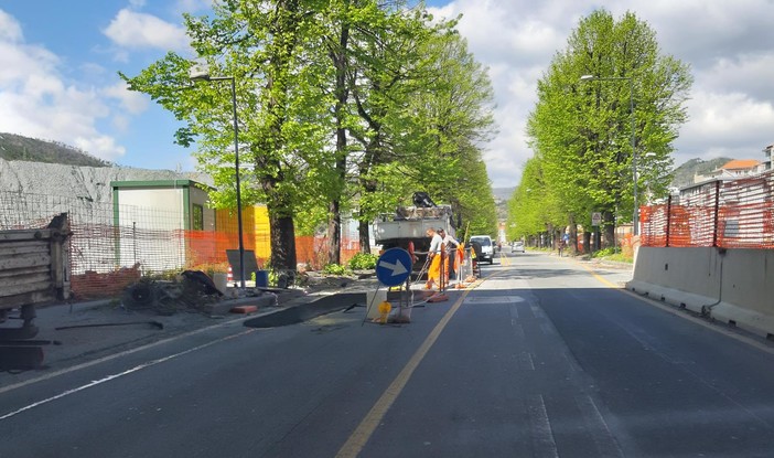 Savona, guasto rete fognatura in corso Ricci, assessore Santi: "A breve la circolazione riprenderà regolarmente"