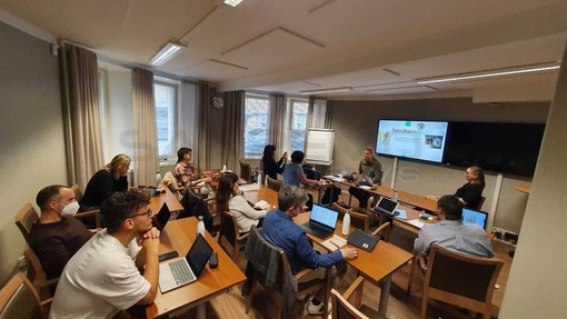 Il nostro gruppo editoriale a lezione di fact-checking in Finlandia: focus con FaktaBaari tra lotta alle fake news e formazione per le future generazioni Il nostro gruppo editoriale a lezione di fact-checking in Finlandia: focus con FaktaBaari tra lotta alle fake news e formazione per le future generazioni