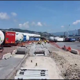 Ripristino piazzali porto di Savona, proseguono i lavori: spazio ad un nuovo binario ferroviario Ripristino piazzali porto di Savona, proseguono i lavori: spazio ad un nuovo binario ferroviario
