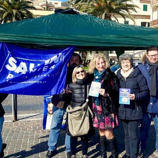 Borghetto, la Lega distribuisce alle donne una bomboletta 'spray' come strumento di autodifesa